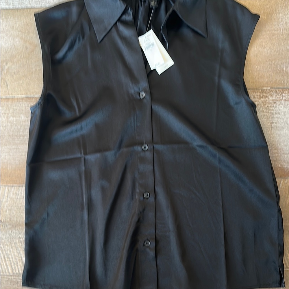 Black Sleeveless silk feel Button-Up Shirt Banana republic new